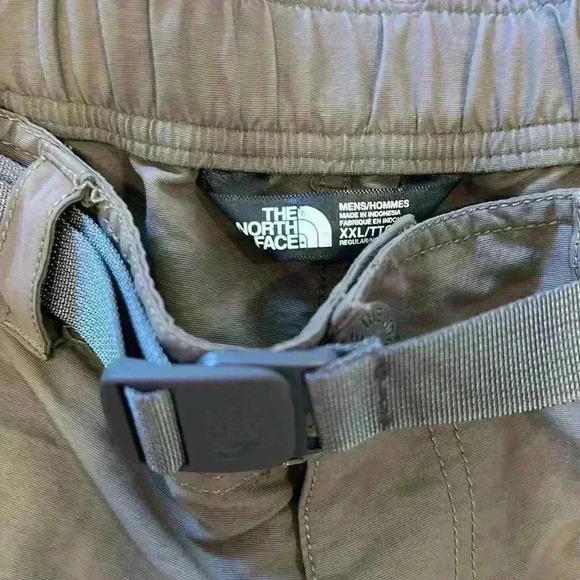 THE NORTH FACE Men’s Shorts Size XXL in Excellent Condition - Picture 3 of 6